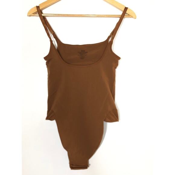 SKIMS Fits Everybody Cami Bodysuit Scoop Neck Seamless Bronze Brown NWOT4XL - Picture 4 of 7